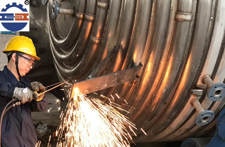 從三個方面講解不銹鋼反應釜的罐體設(shè)計